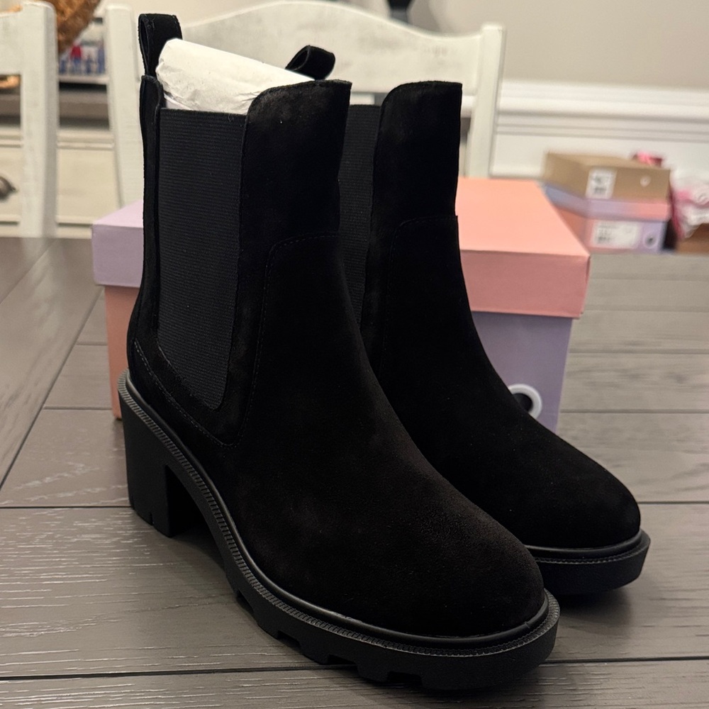 Lisa Vicky Black Suede Women's Chelsea Boots